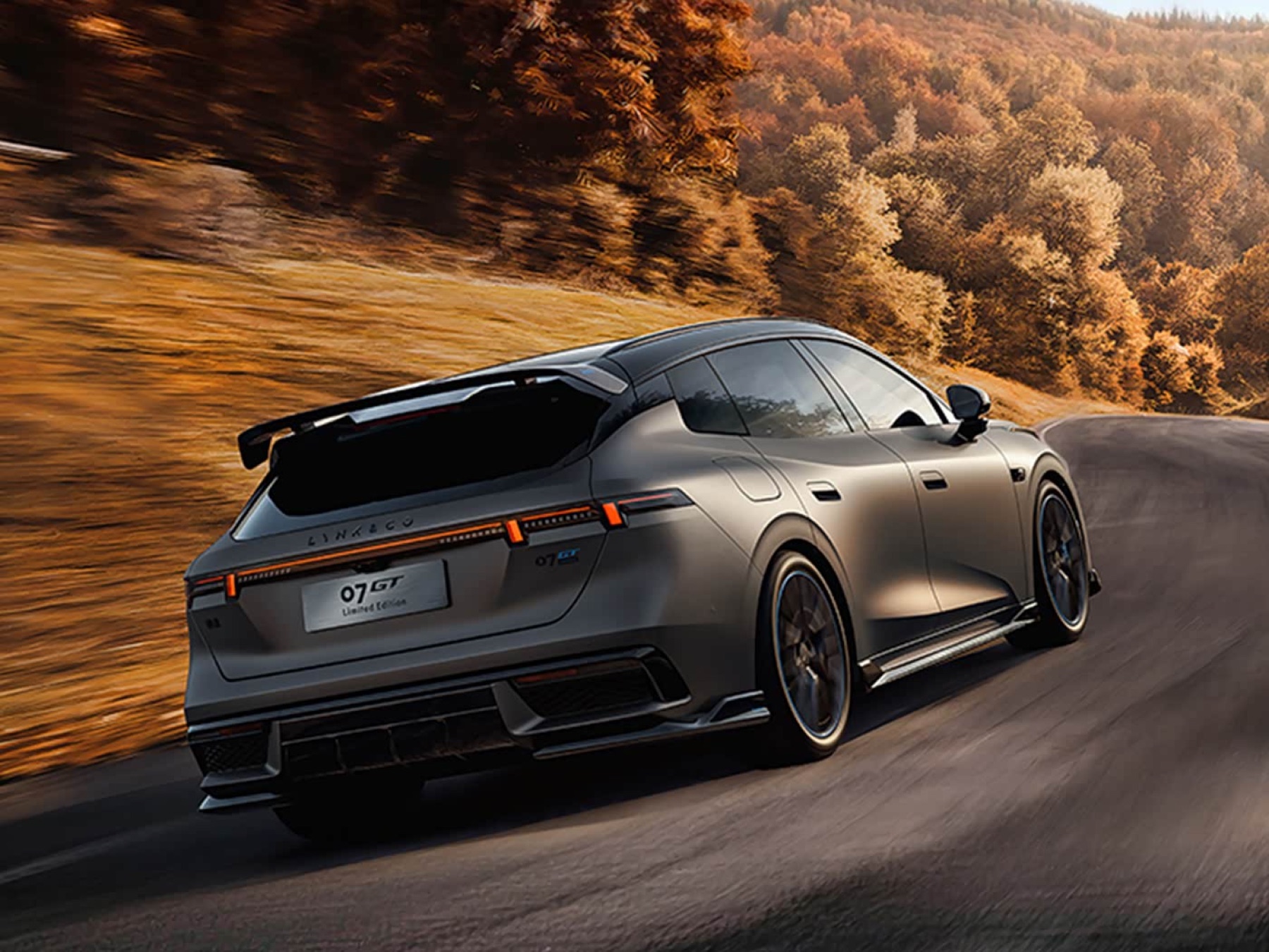 Lynk & Co 07 GT plug-in hybrid sport wagon for B2B export